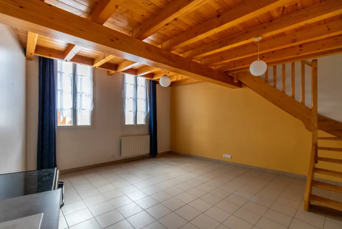 Maison rénovée de 74 m² avec garage à Saintes 