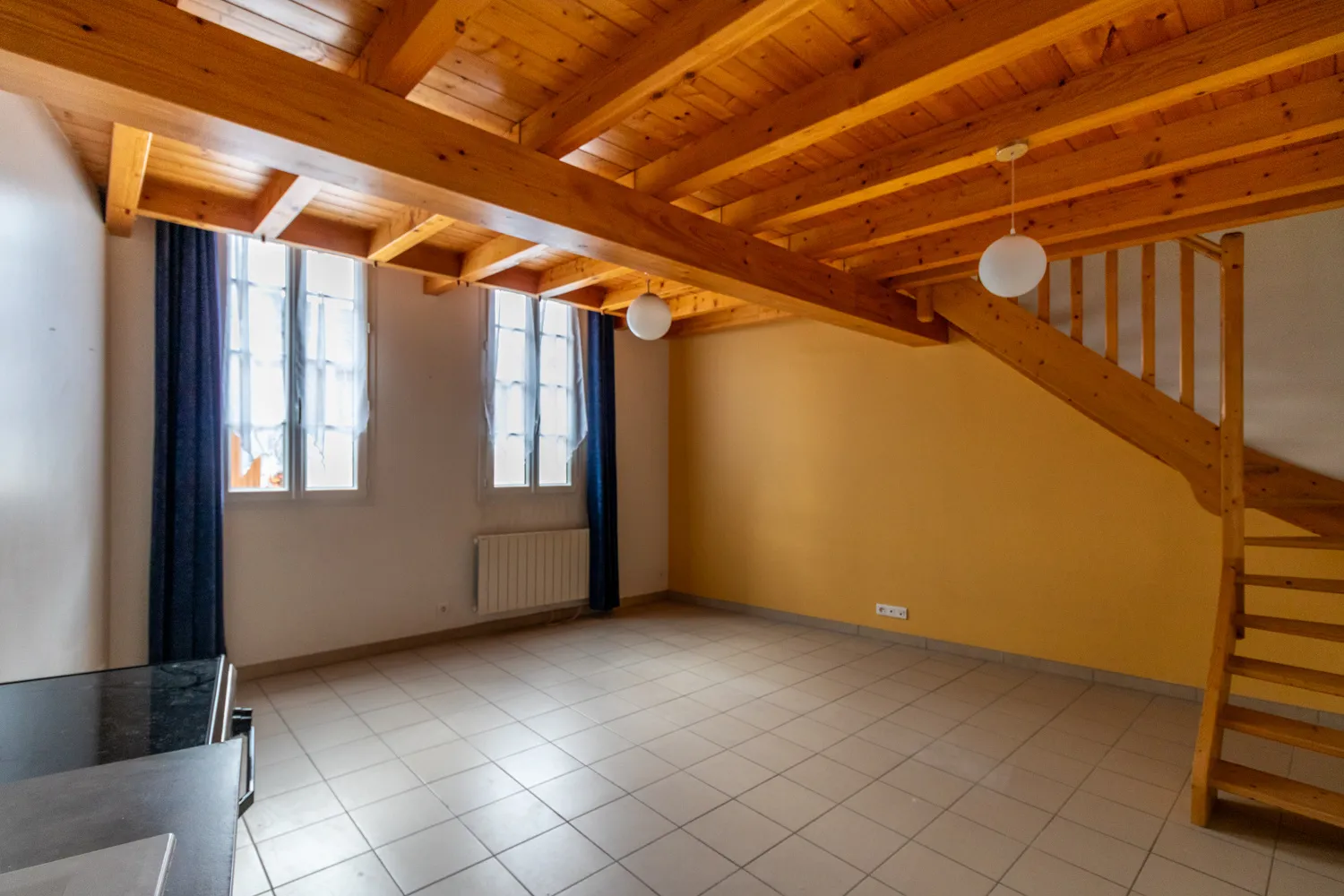 Maison rénovée de 74 m² avec garage à Saintes 