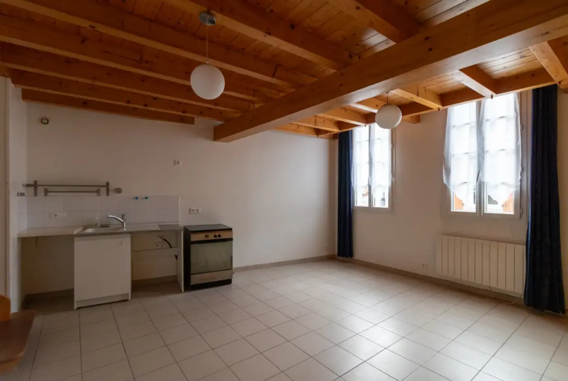 Maison rénovée de 74 m² avec garage à Saintes 