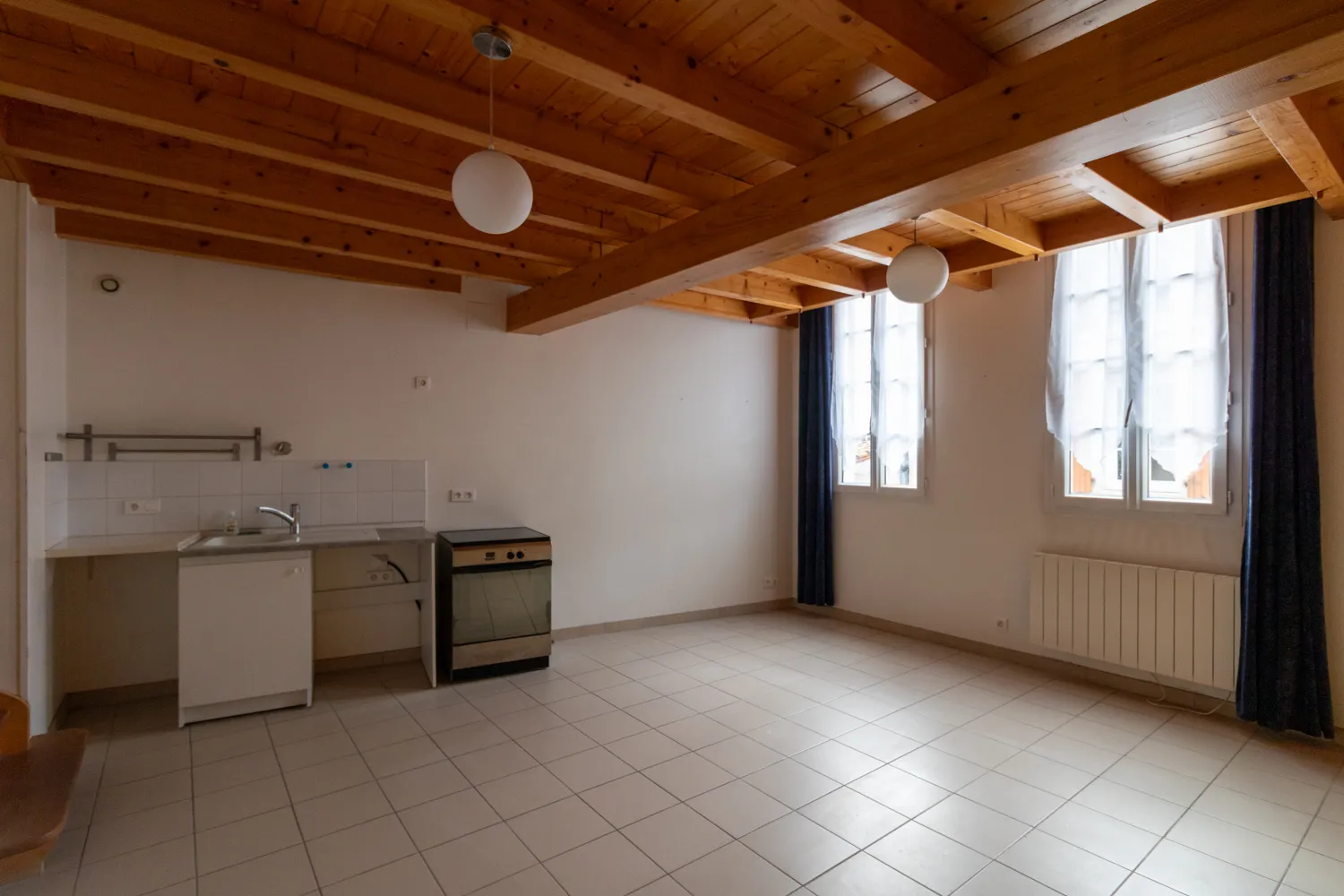 Maison rénovée de 74 m² avec garage à Saintes 