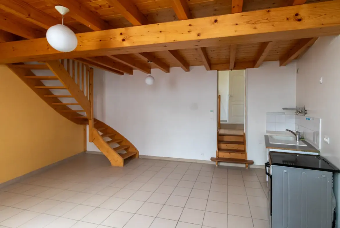 Maison rénovée de 74 m² avec garage à Saintes 