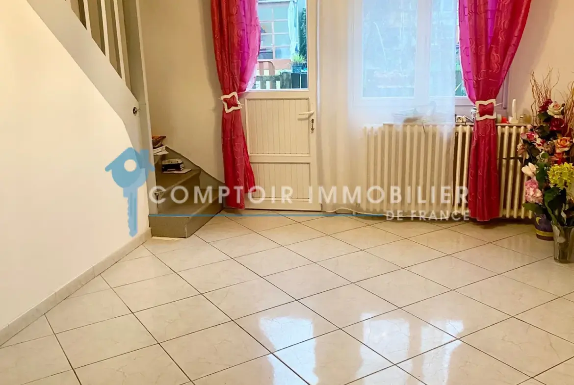 Vente maison de 70 m² à Corbeil-Essonnes avec grand jardin et garage 