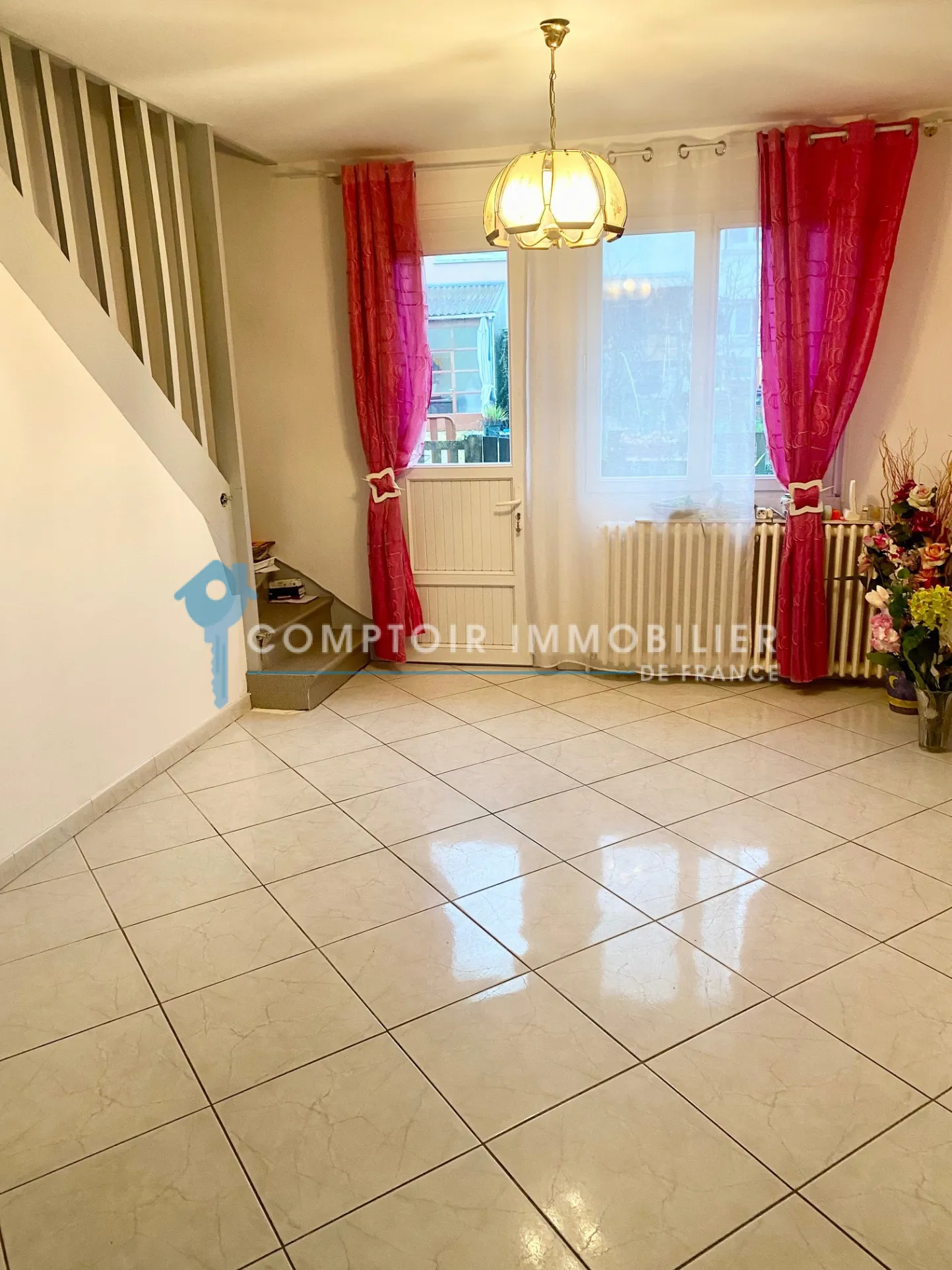 Vente maison de 70 m² à Corbeil-Essonnes avec grand jardin et garage 