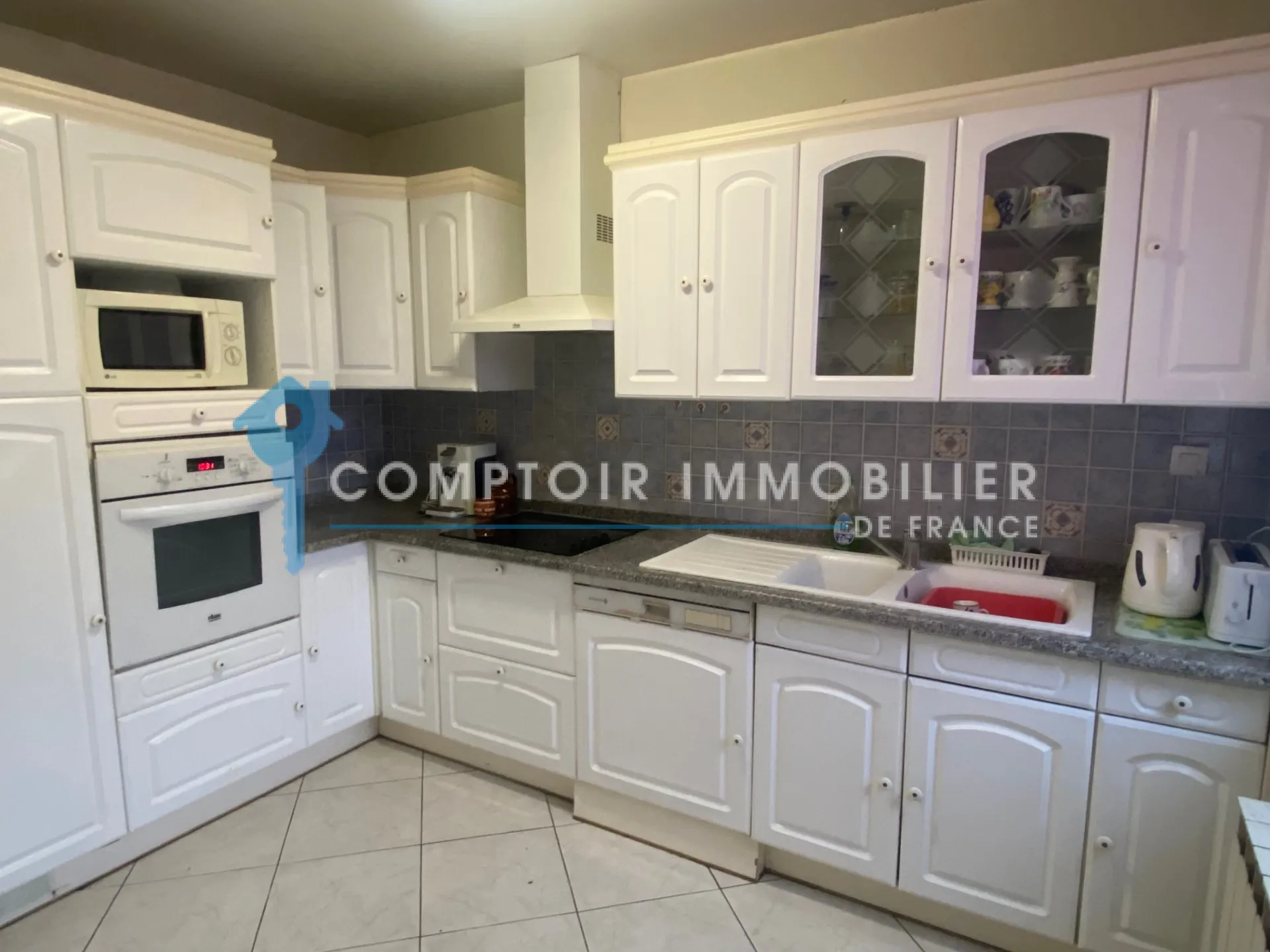 Vente maison de 70 m² à Corbeil-Essonnes avec grand jardin et garage 