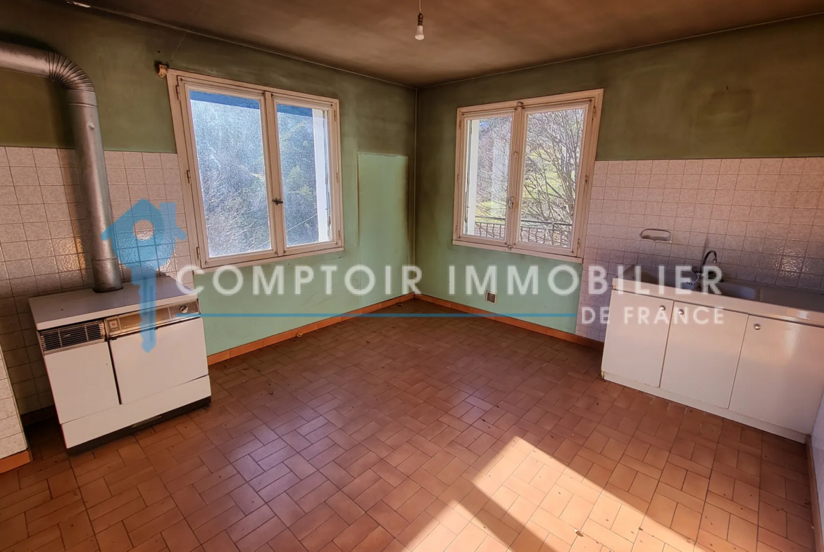 Maison à vendre au Chambon avec deux appartements et vue panoramique 