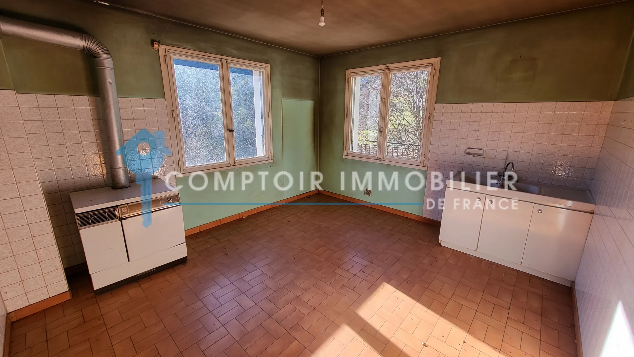 Maison à vendre au Chambon avec deux appartements et vue panoramique 