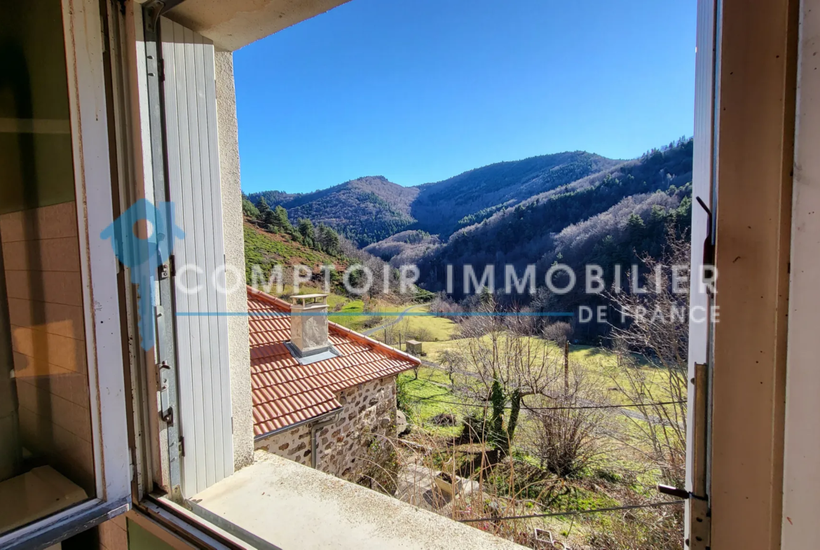 Maison à vendre au Chambon avec deux appartements et vue panoramique 