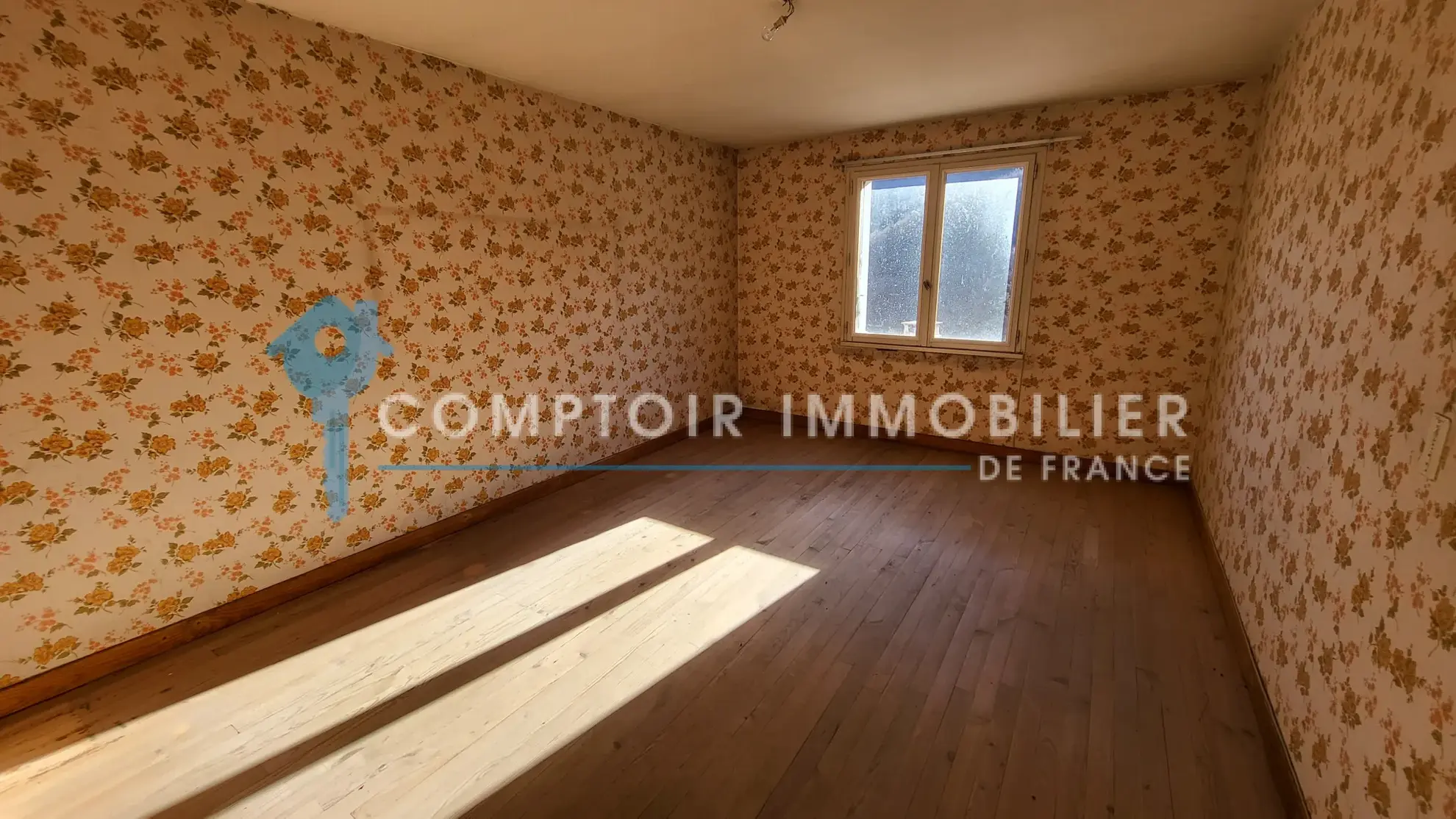 Maison à vendre au Chambon avec deux appartements et vue panoramique 