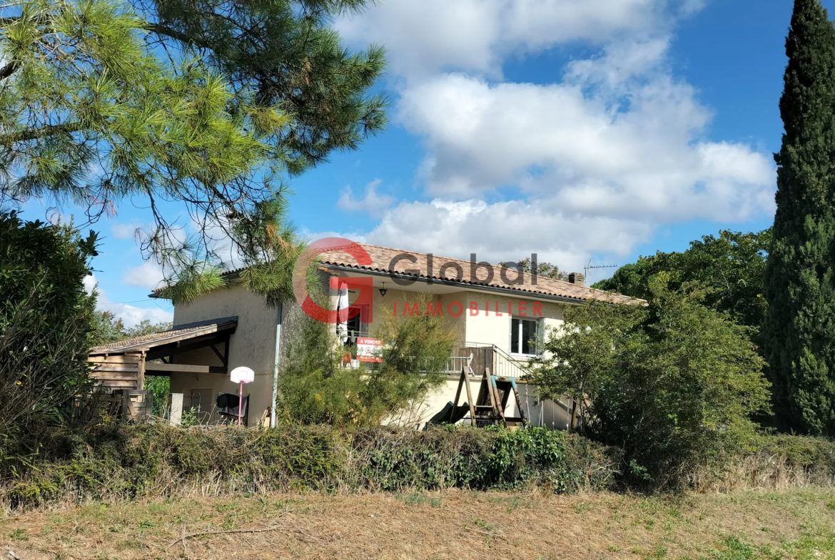 Maison familiale rénovée de 175 m² à Agen, 5 chambres sur 1000 m² de terrain 