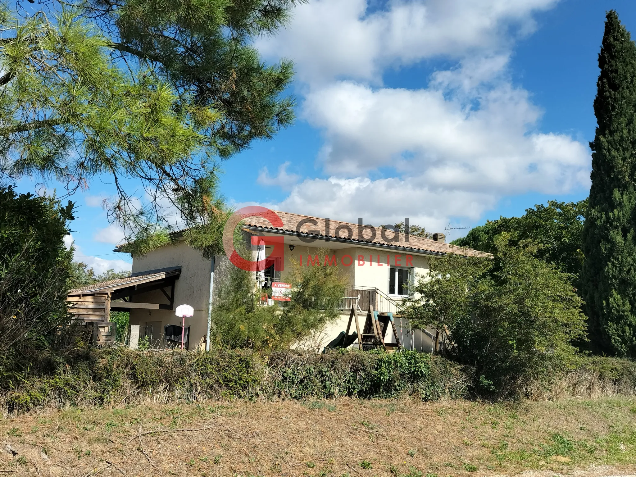 Maison familiale rénovée de 175 m² à Agen, 5 chambres sur 1000 m² de terrain 