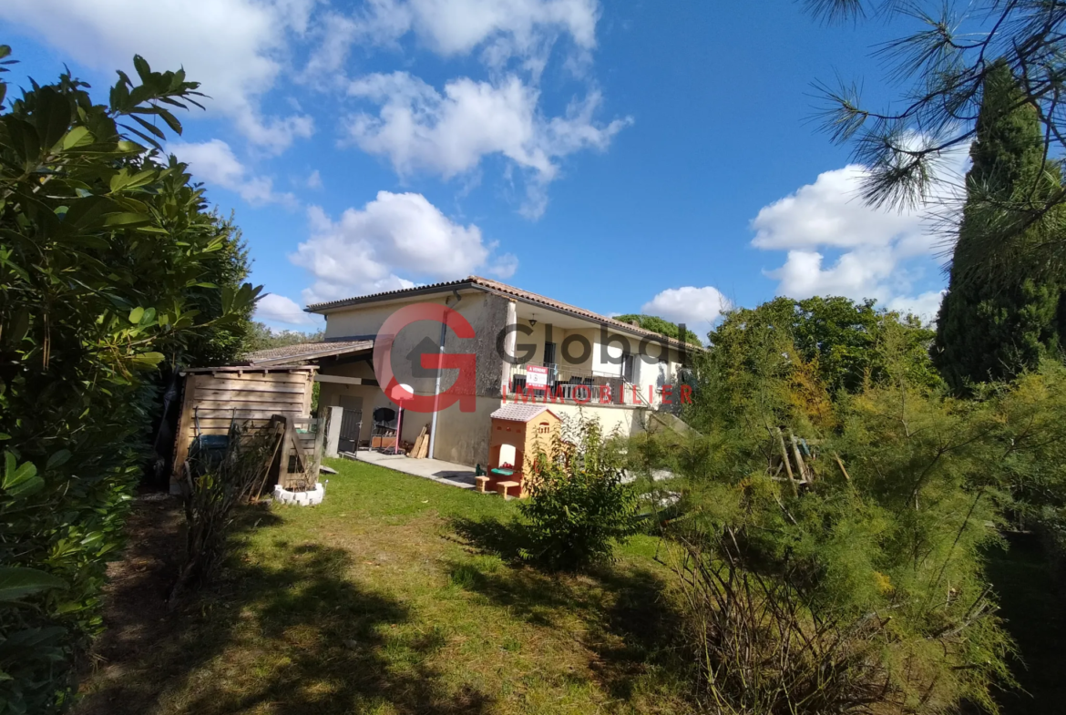 Maison familiale rénovée de 175 m² à Agen, 5 chambres sur 1000 m² de terrain 