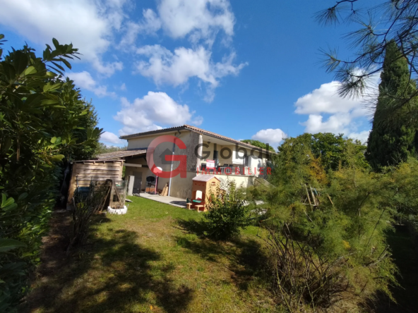 Maison familiale rénovée de 175 m² à Agen, 5 chambres sur 1000 m² de terrain