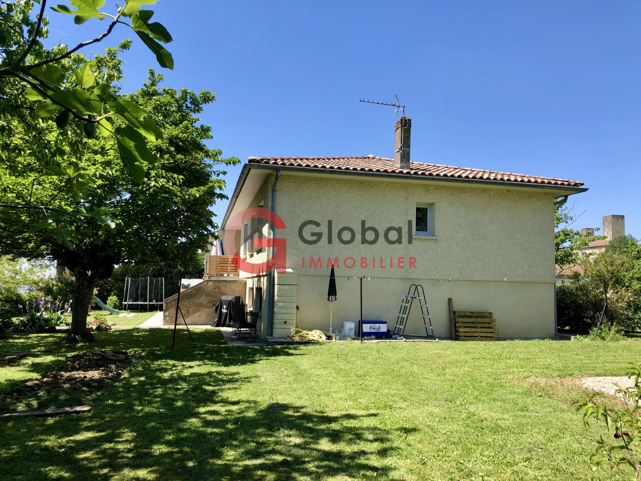 Maison familiale rénovée de 175 m² à Agen, 5 chambres sur 1000 m² de terrain 