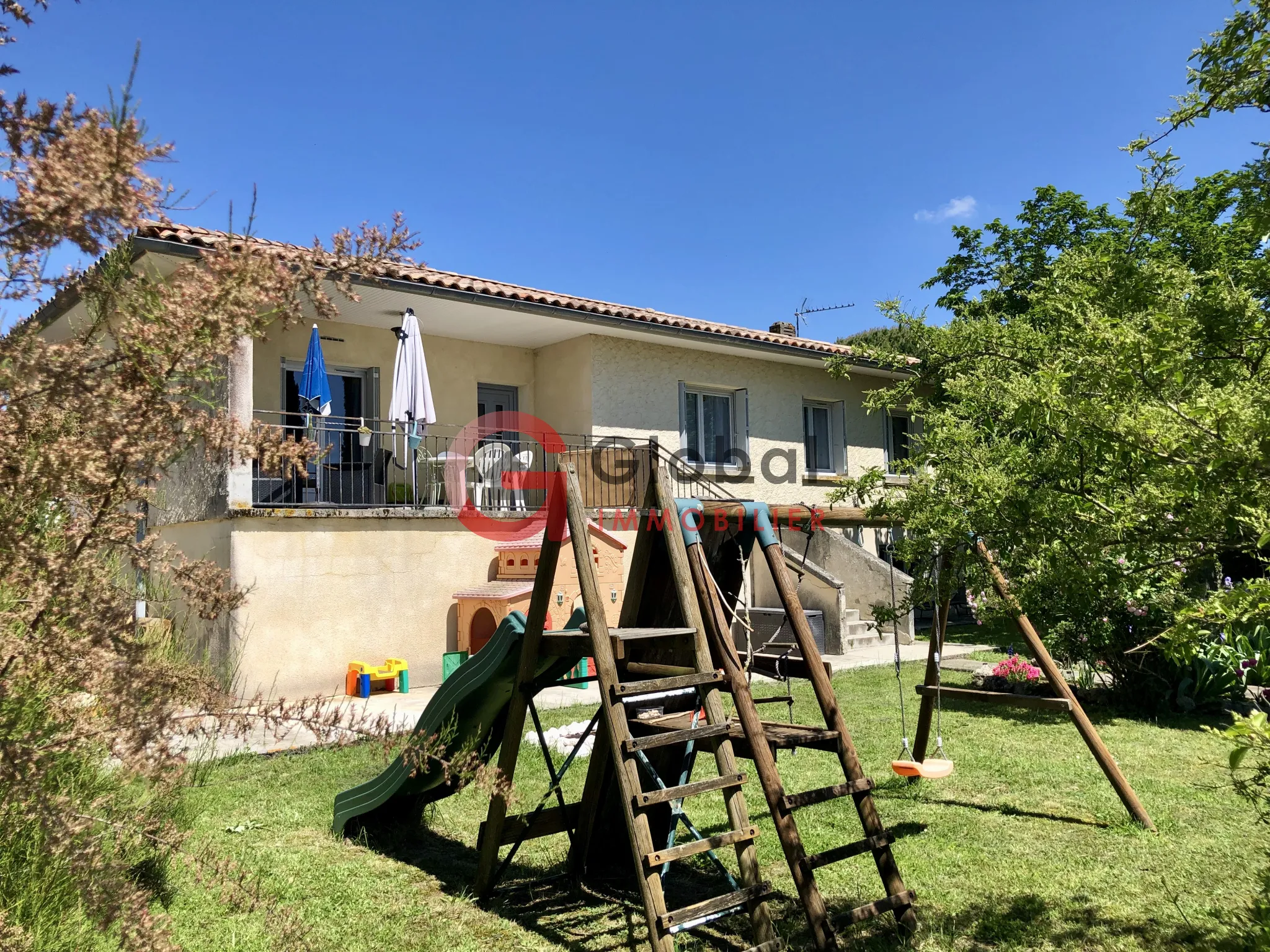 Maison familiale rénovée de 175 m² à Agen, 5 chambres sur 1000 m² de terrain 