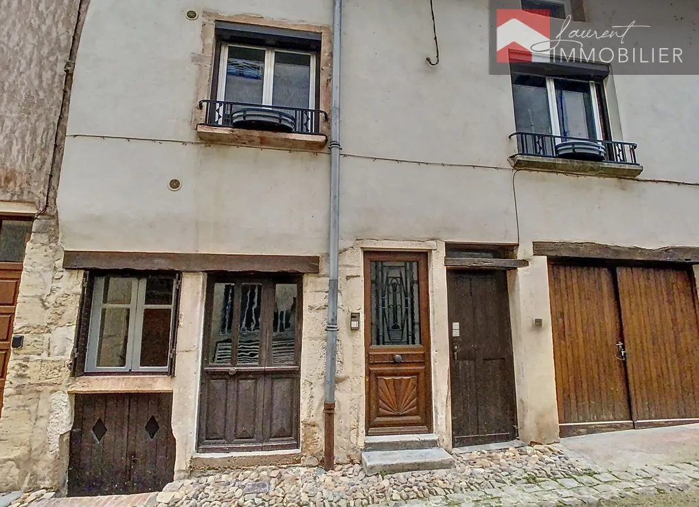 À Tournus, maison de ville en vente avec 5 pièces à 135 000 € 