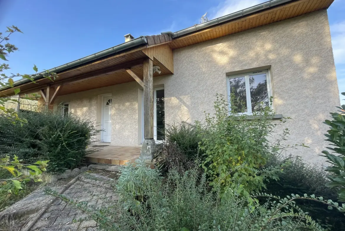 Maison à vendre à Chaumergy avec terrain arboré et dépendance 