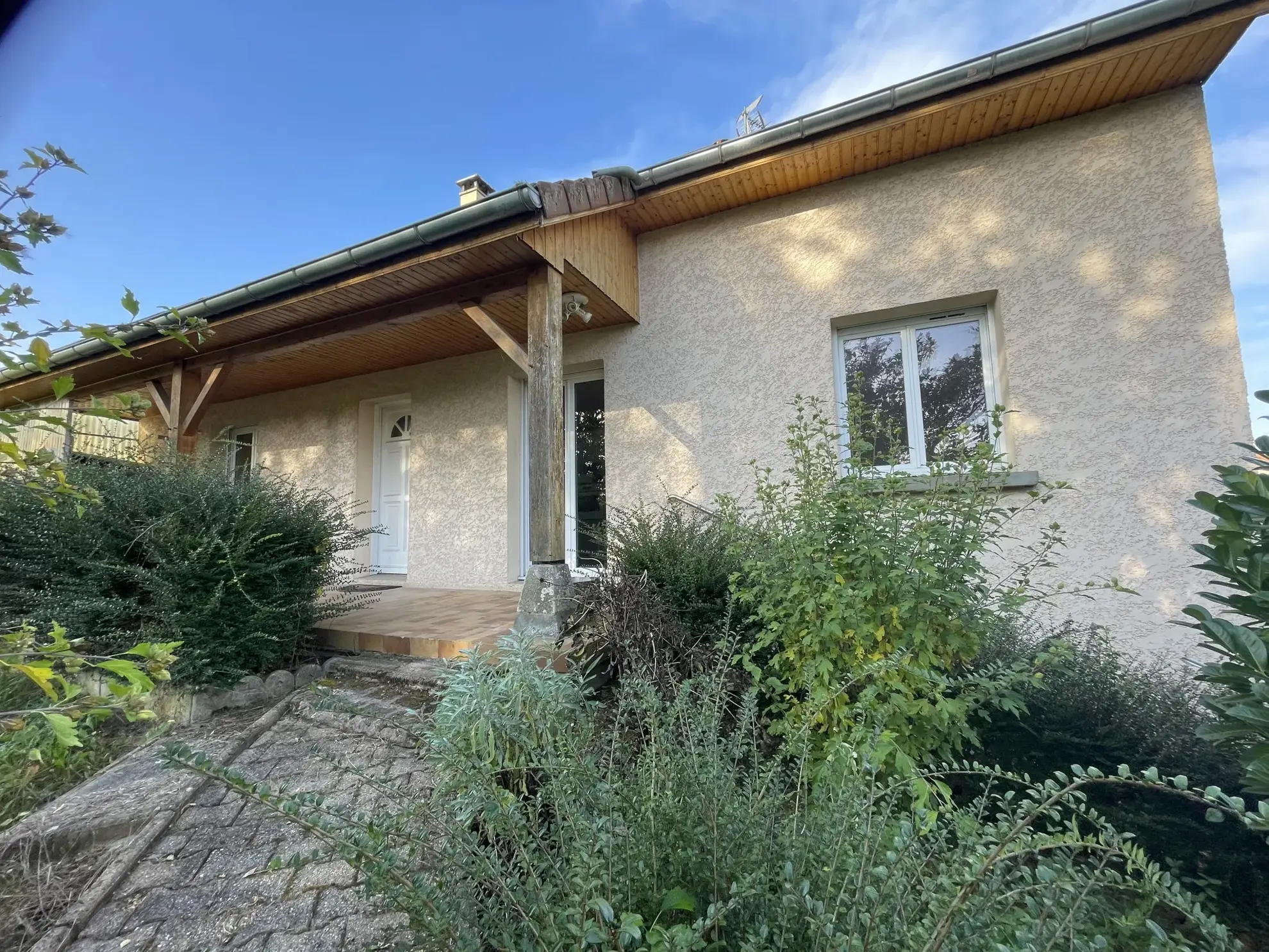 Maison à vendre à Chaumergy avec terrain arboré et dépendance 