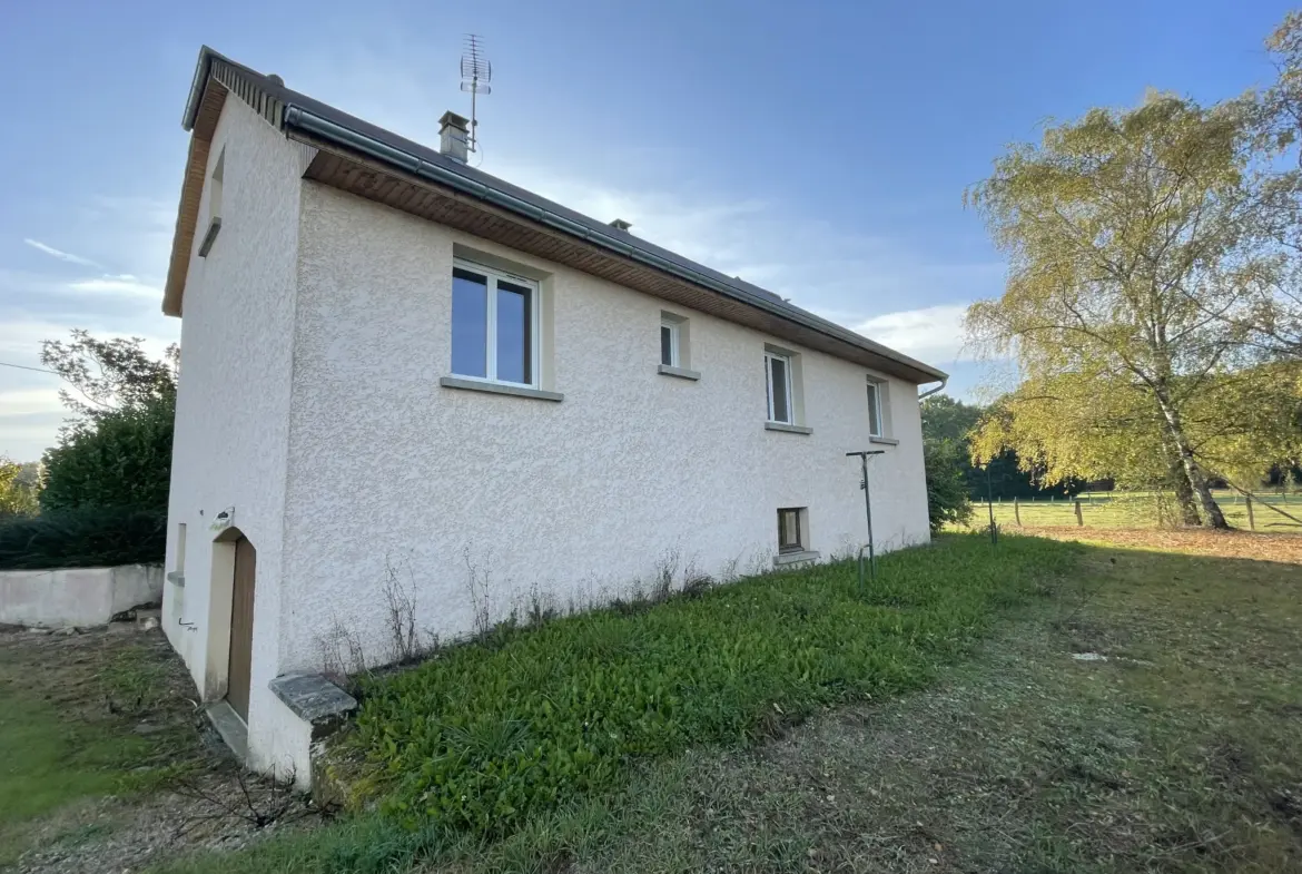 Maison à vendre à Chaumergy avec terrain arboré et dépendance 