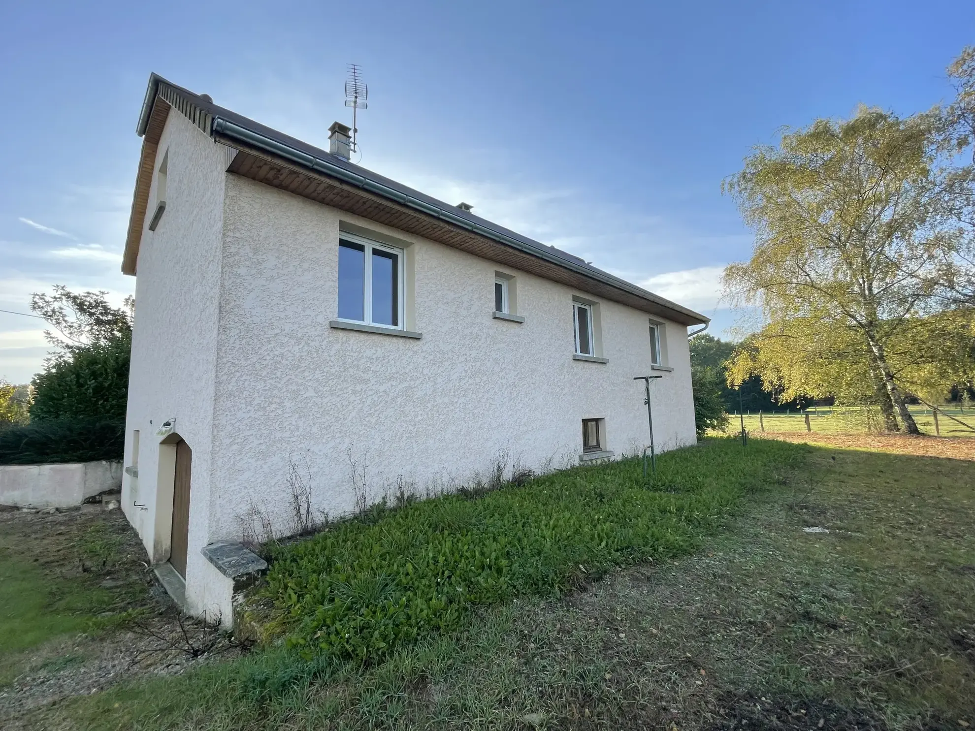 Maison à vendre à Chaumergy avec terrain arboré et dépendance 