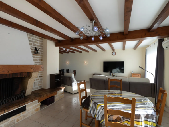 Maison à vendre à Corme-Royal : 4 Chambres, Garage et Jardin