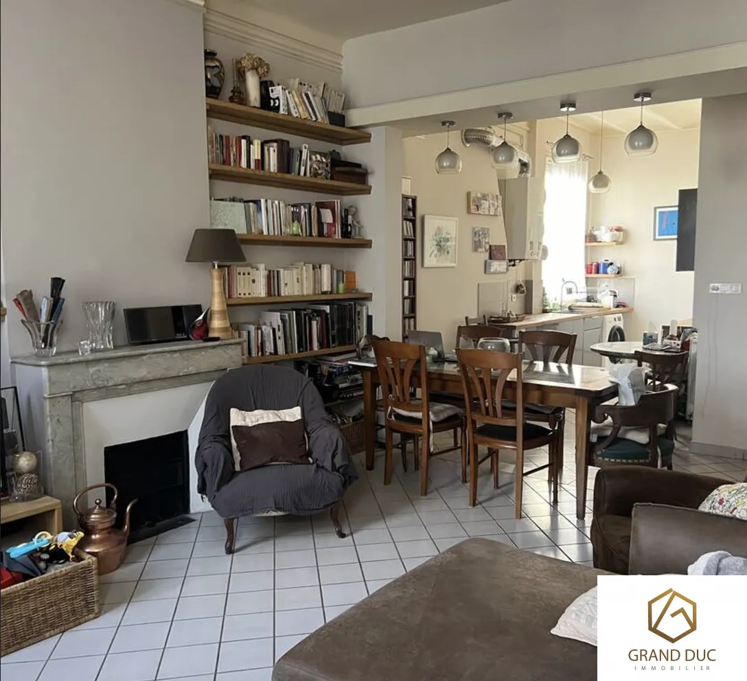 À vendre Marseille Chave : appartement T3 traversant - 200 000 € 