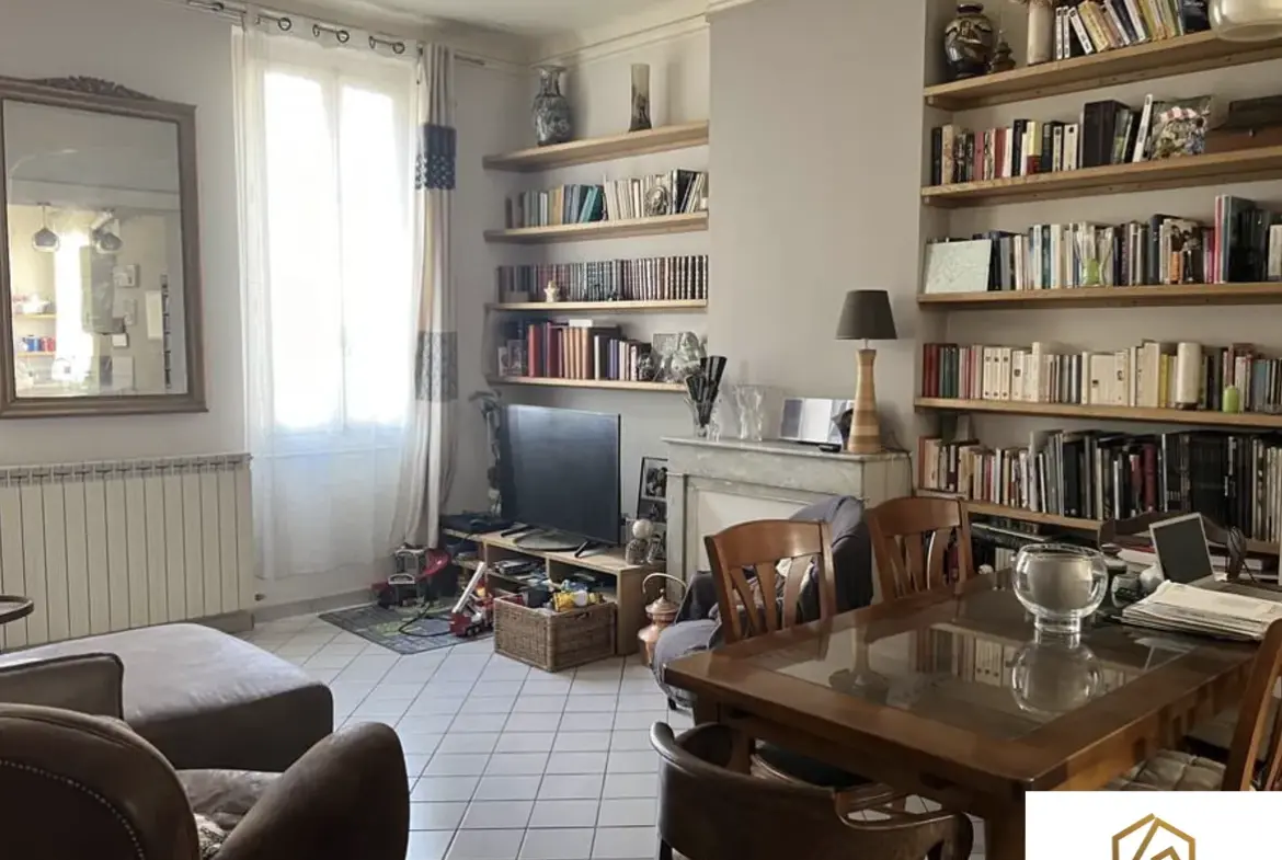 À vendre Marseille Chave : appartement T3 traversant - 200 000 € 