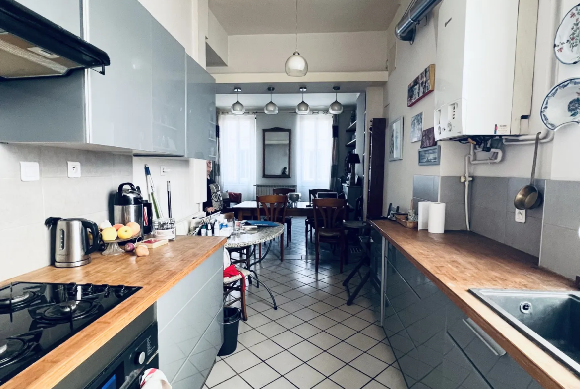 À vendre Marseille Chave : appartement T3 traversant - 200 000 € 