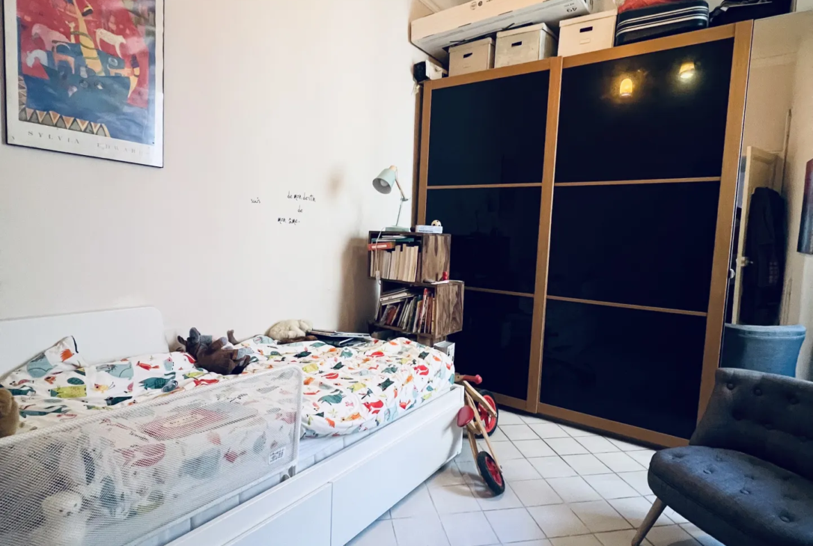 À vendre Marseille Chave : appartement T3 traversant - 200 000 € 