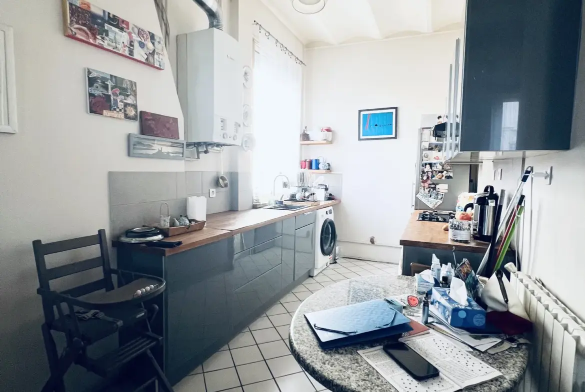 À vendre Marseille Chave : appartement T3 traversant - 200 000 € 