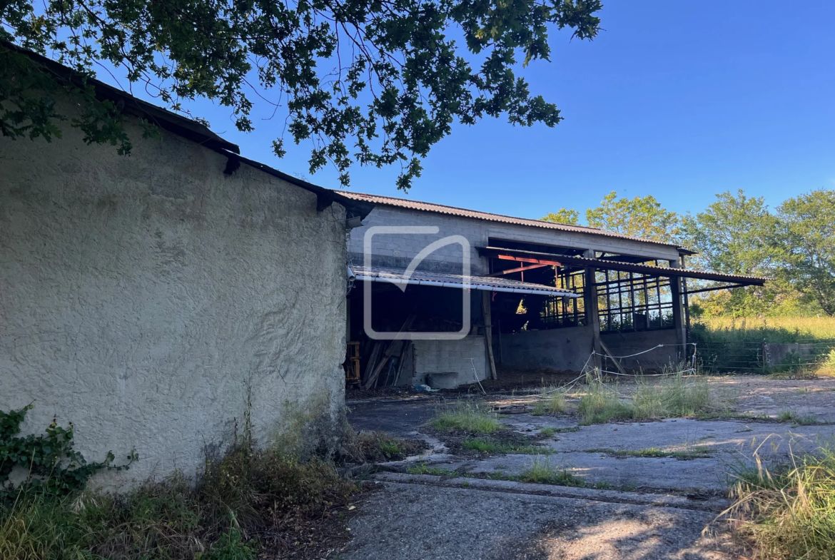 Corps de ferme de 15 Ha à vendre près de Gourdon 