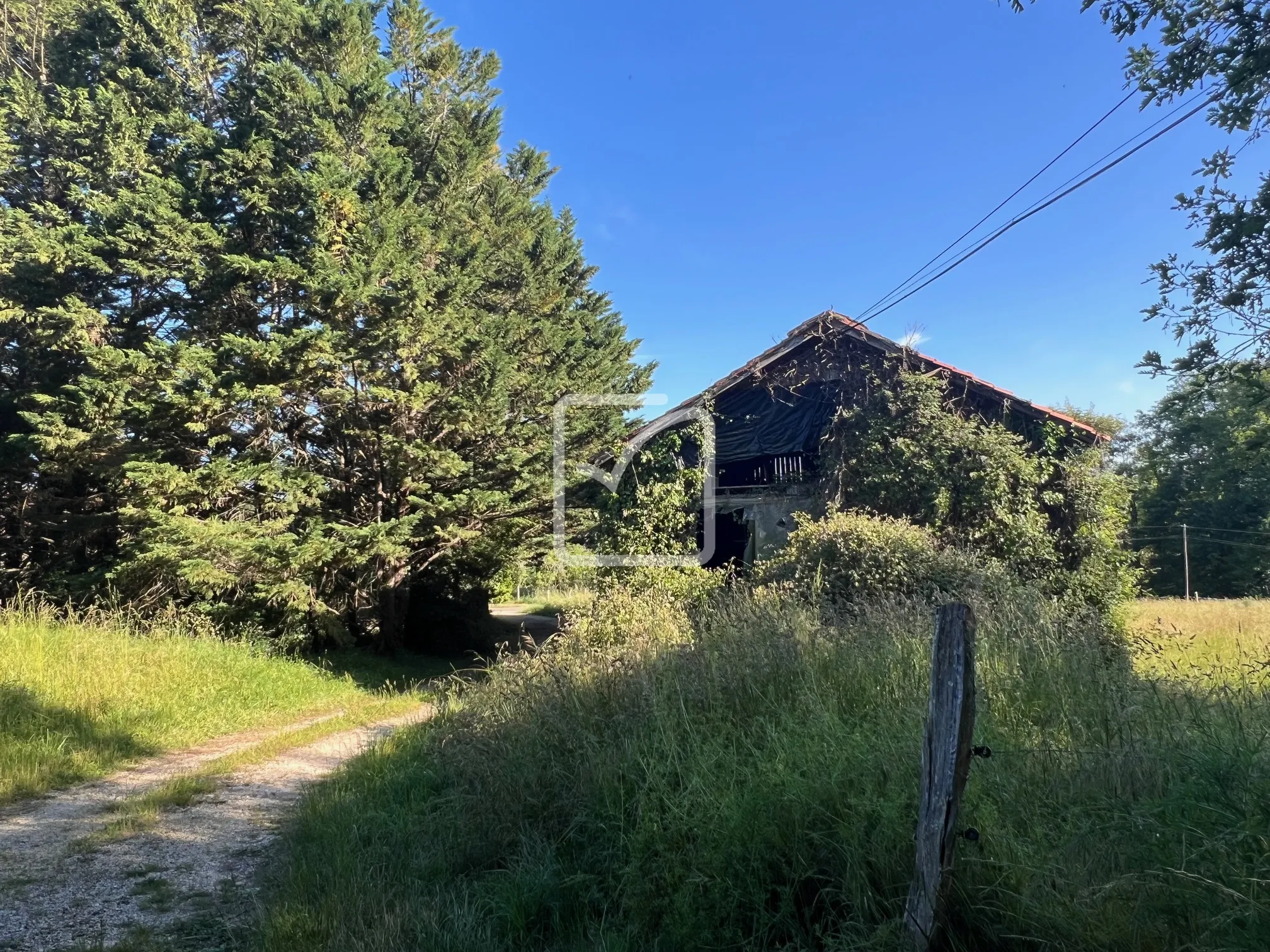 Corps de ferme de 15 Ha à vendre près de Gourdon 