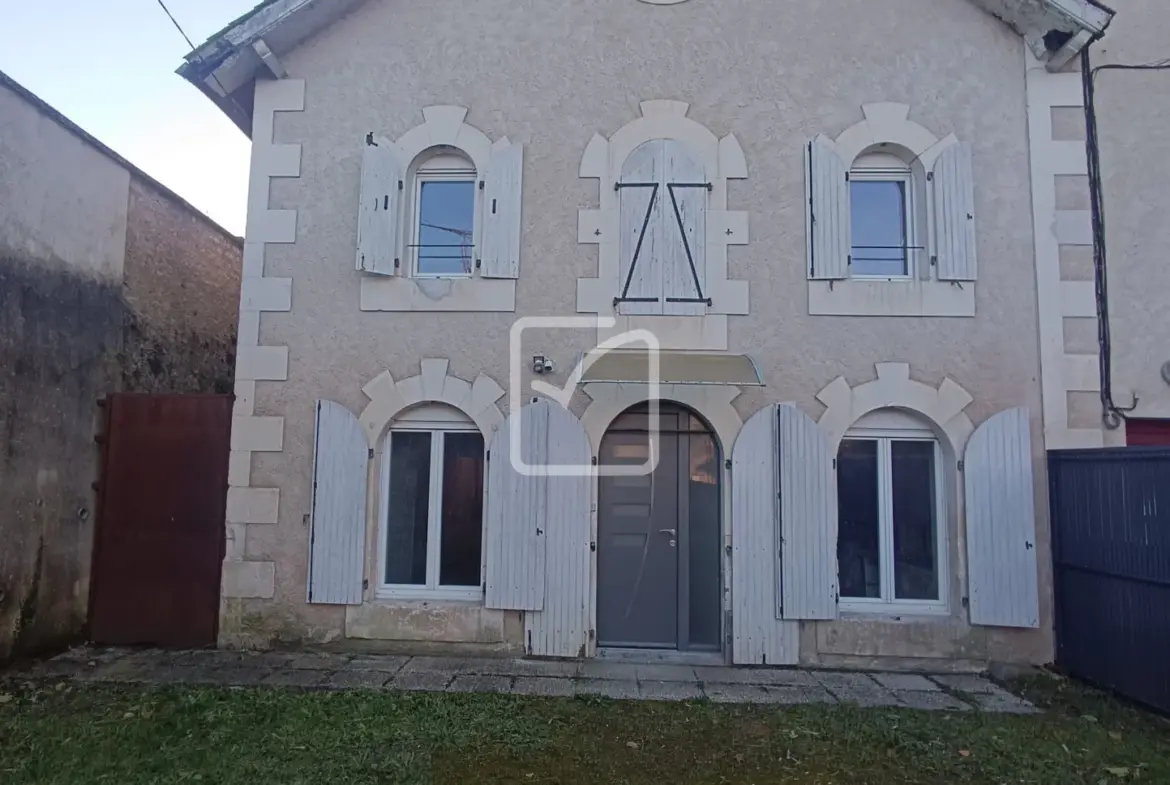 Maison ancienne à Vouillé avec 3 chambres et jardin 