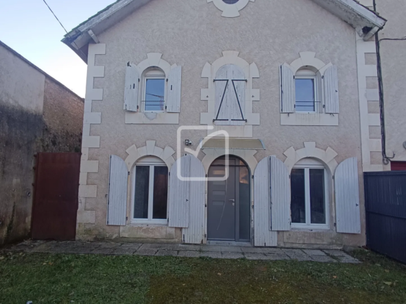 Maison ancienne à Vouillé avec 3 chambres et jardin