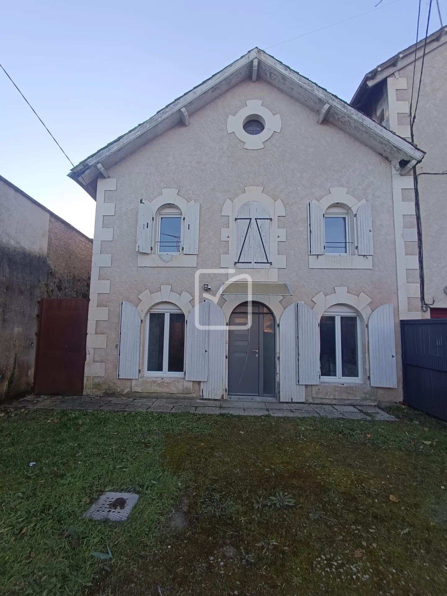 Maison ancienne à Vouillé avec 3 chambres et jardin 