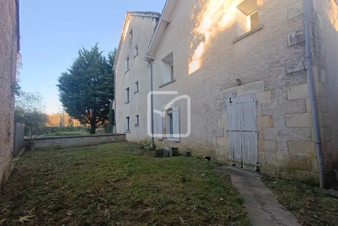 Maison ancienne à Vouillé avec 3 chambres et jardin 