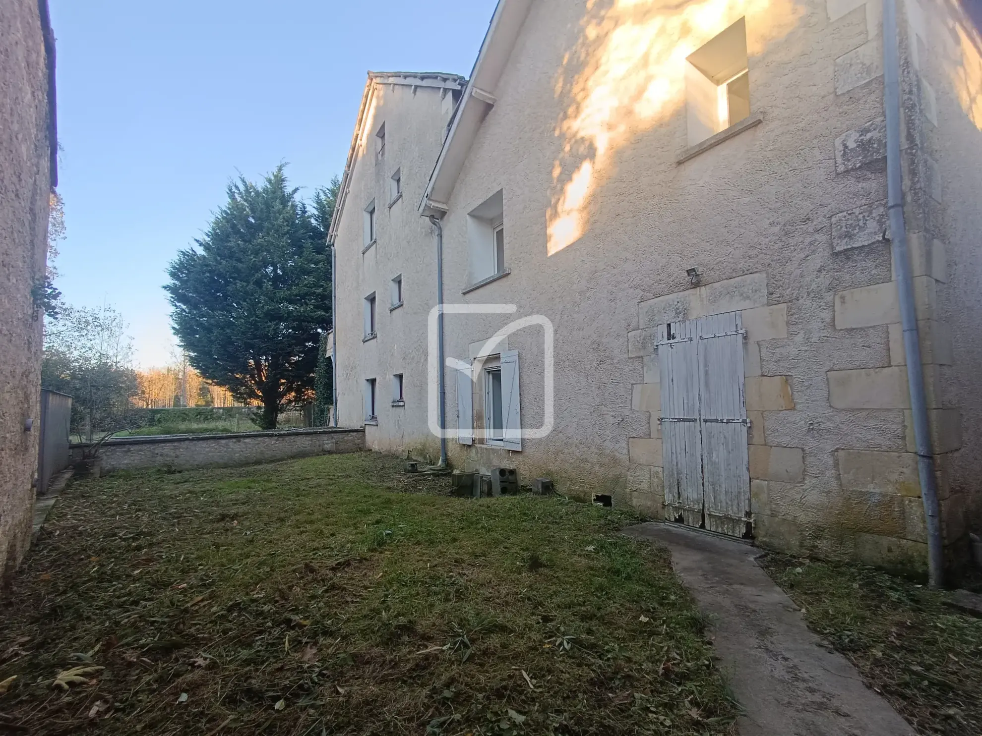 Maison ancienne à Vouillé avec 3 chambres et jardin 