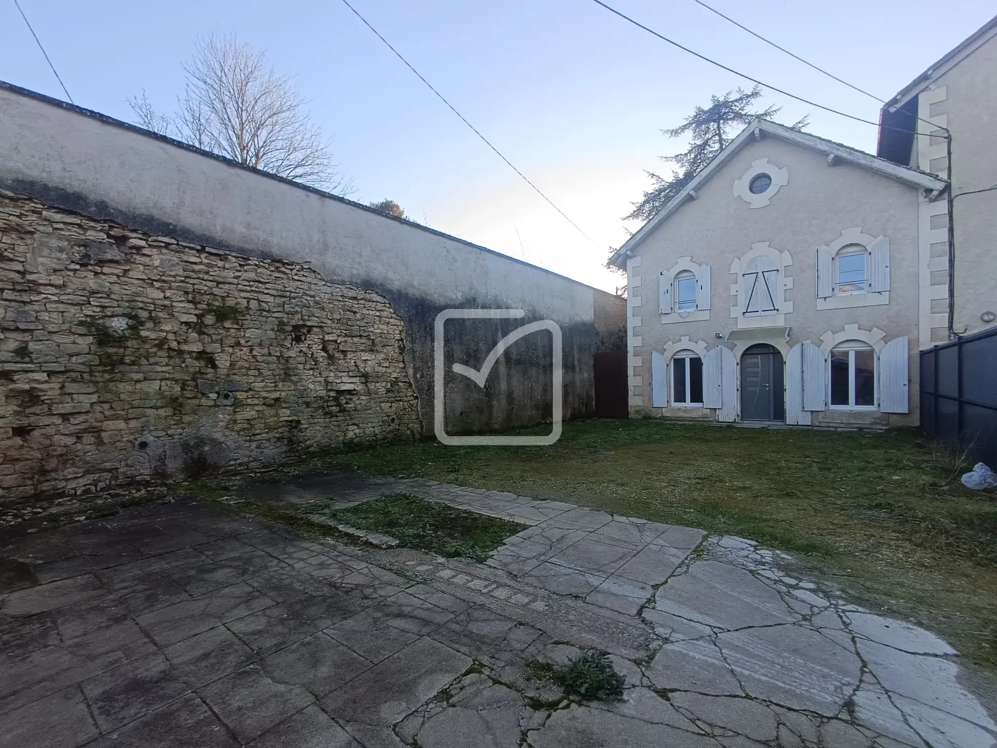 Maison ancienne à Vouillé avec 3 chambres et jardin 