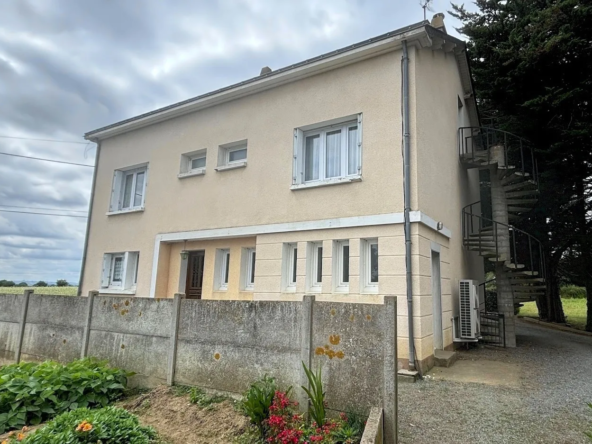 Maison à vendre près de Chemillé - 5 chambres, terrain de 4300 m²