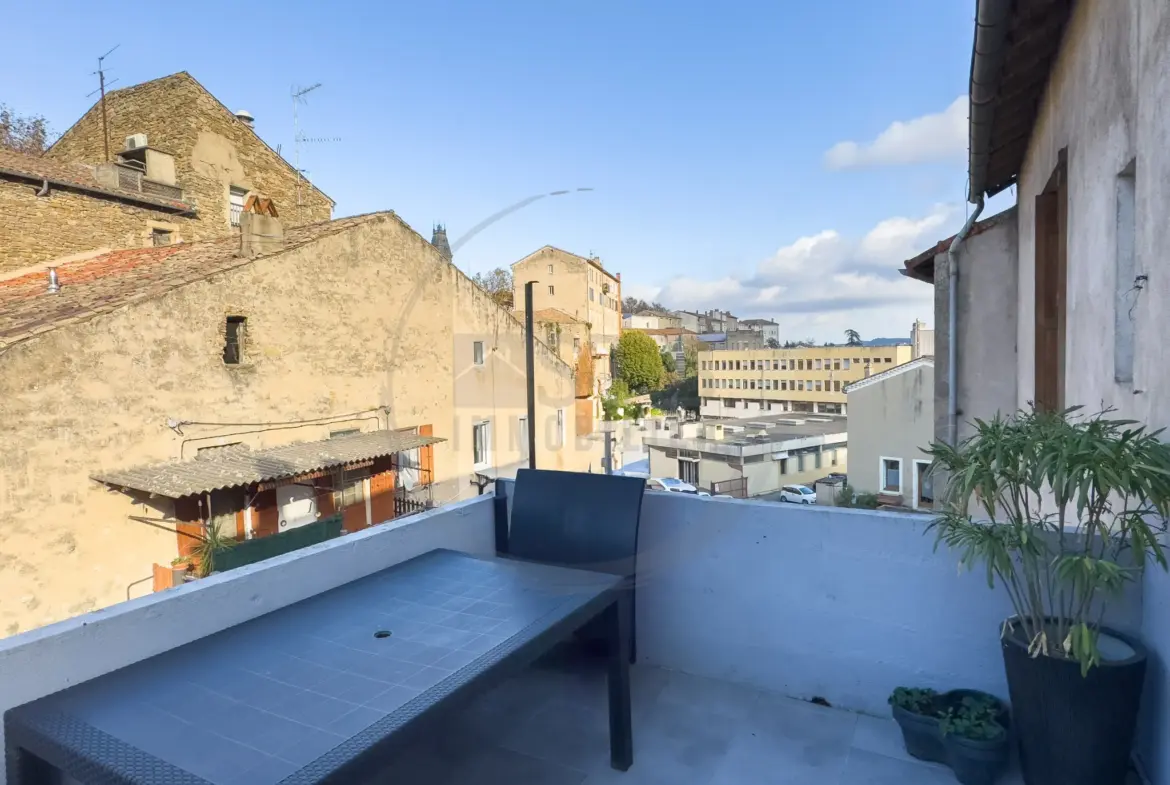 Appartement rénové de 80m² avec terrasse à Privas 