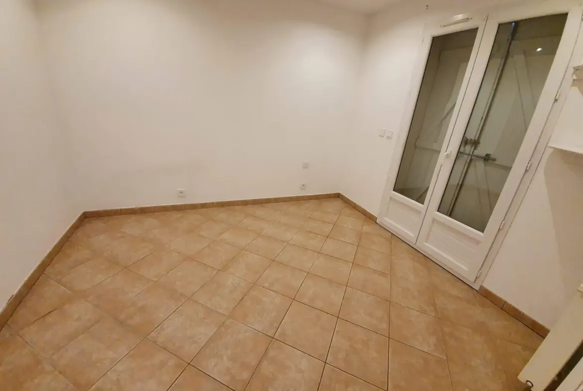 Appartement 2 pièces en rez-de-jardin à Coubron - Investissement 