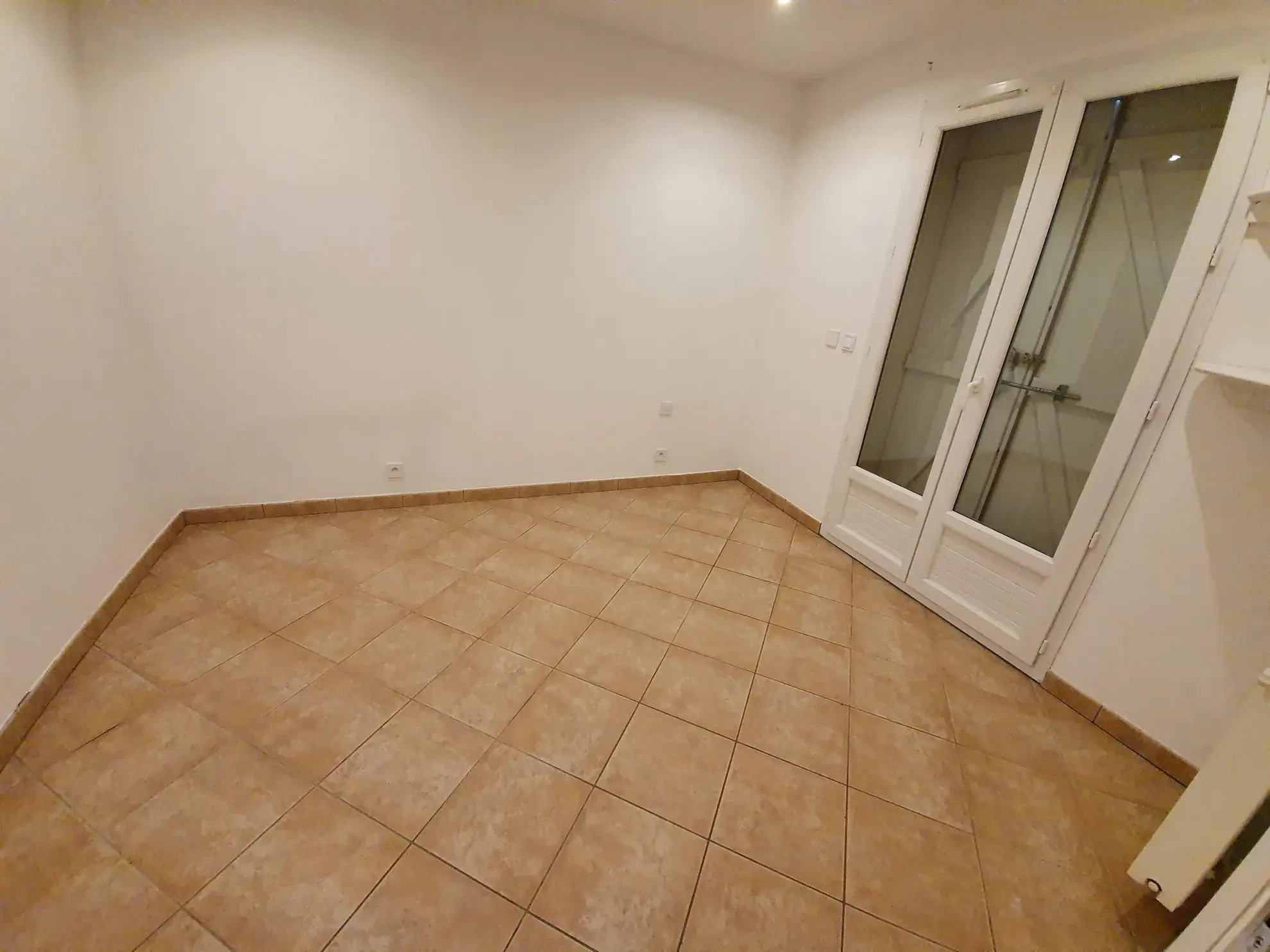 Appartement 2 pièces en rez-de-jardin à Coubron - Investissement 