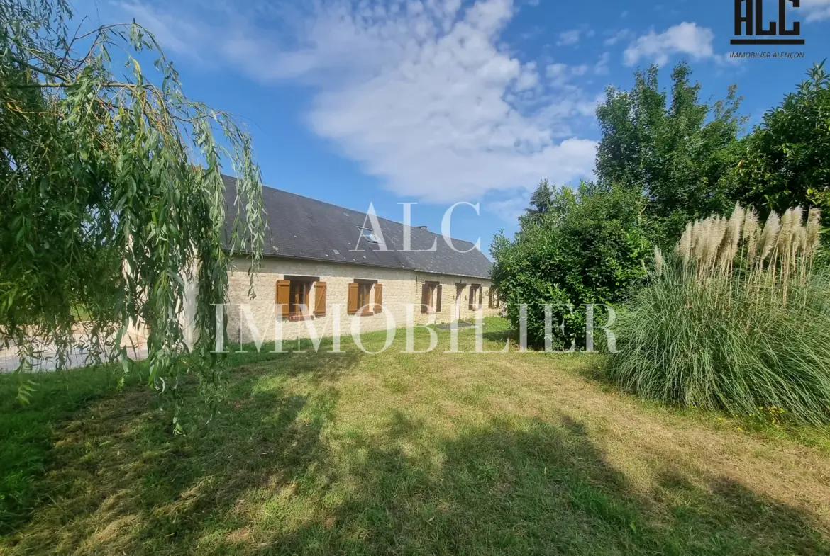 Maison de campagne spacieuse de 140m2 à Le Mêle-Sur-Sarthe 