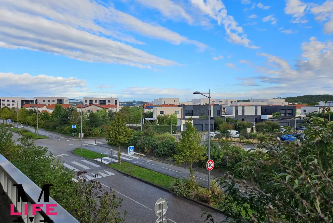 À vendre : T2 moderne à Saint Priest avec terrasse 