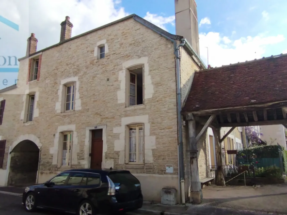 Maison de village à vendre à Tanlay Centre avec garage