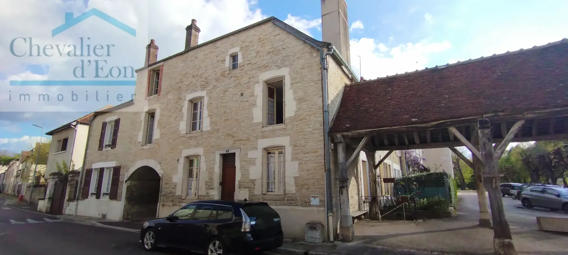 Maison de village à vendre à Tanlay Centre avec garage 