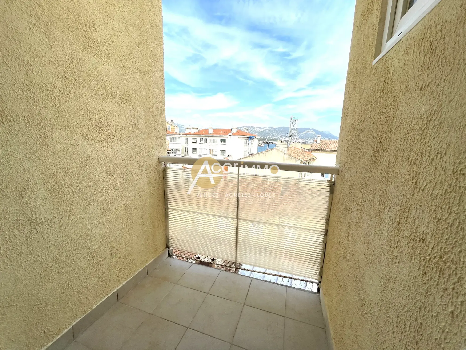 Appartement T1 avec balcon et vue mer à La Seyne-sur-Mer 