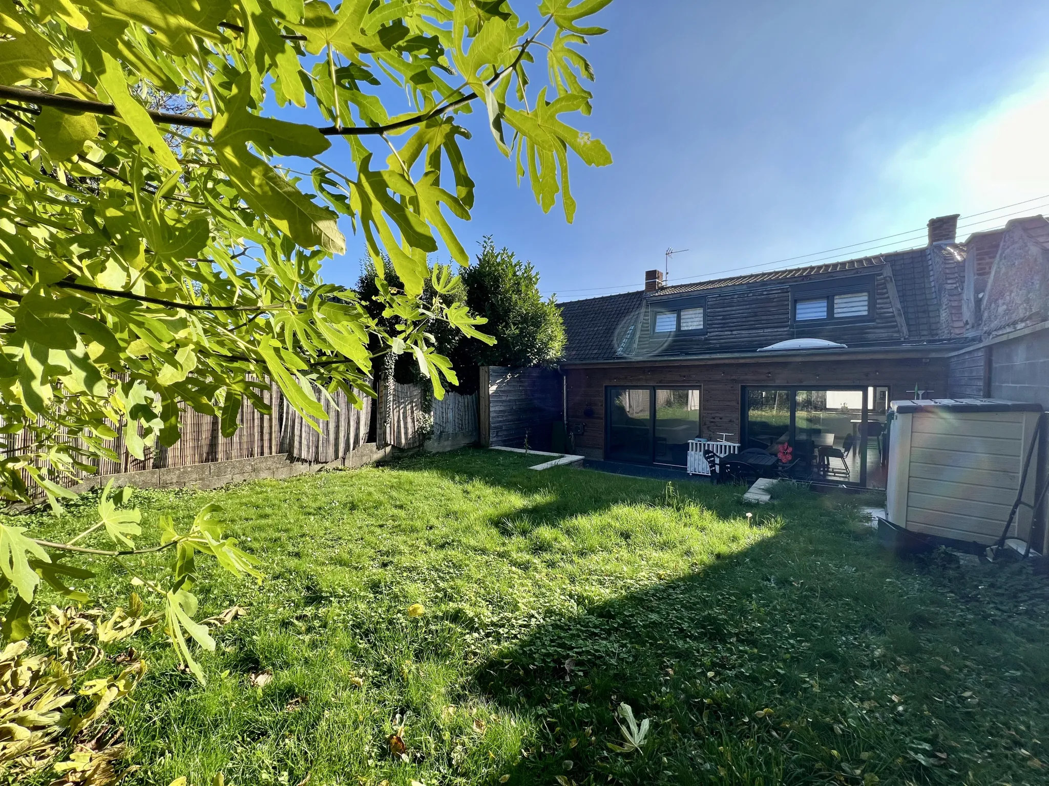 Spacieuse Maison Flamande avec Jardin à Wattrelos 