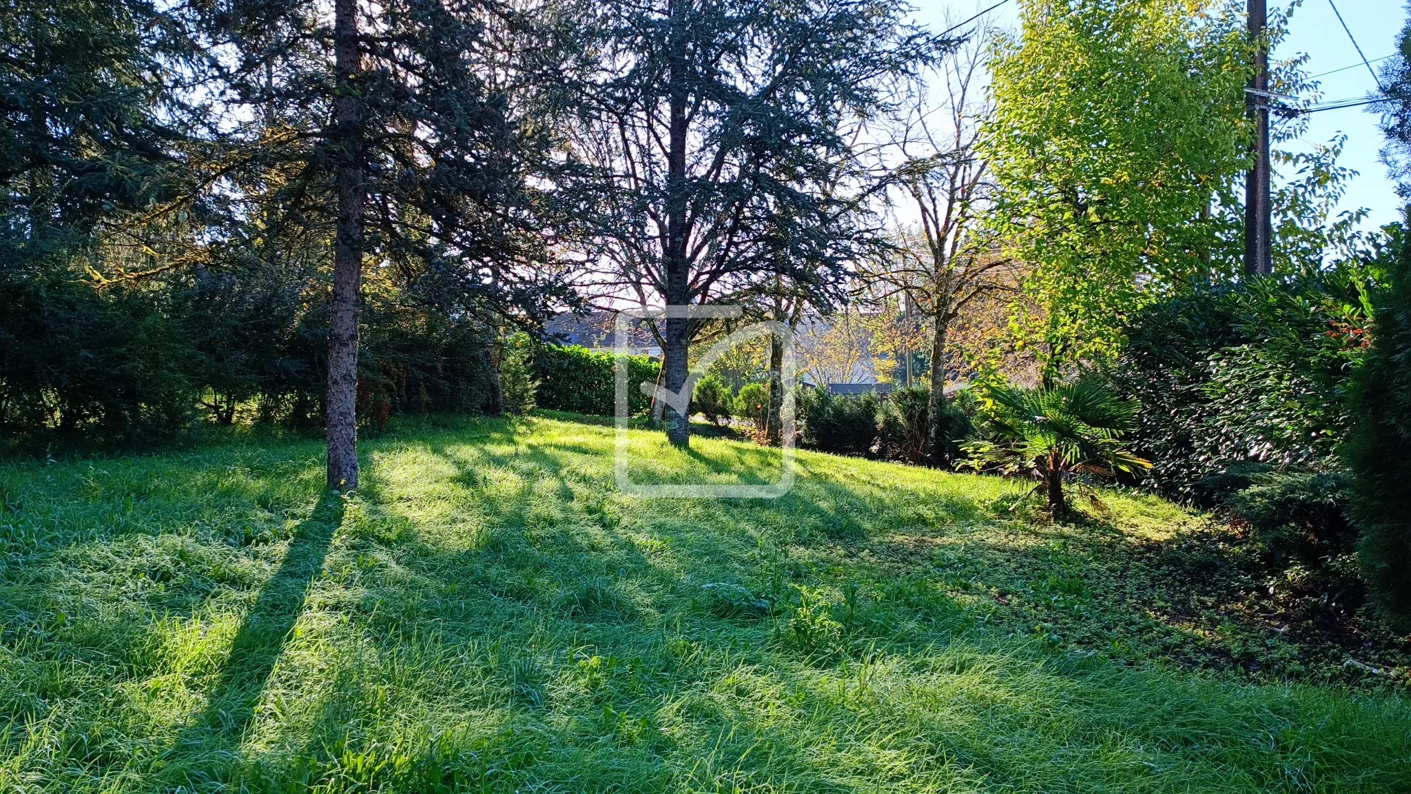 Maison avec granges et terrain à Coulaures 