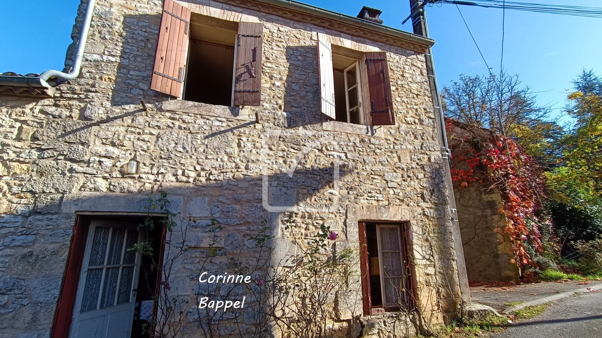 Maison avec granges et terrain à Coulaures 