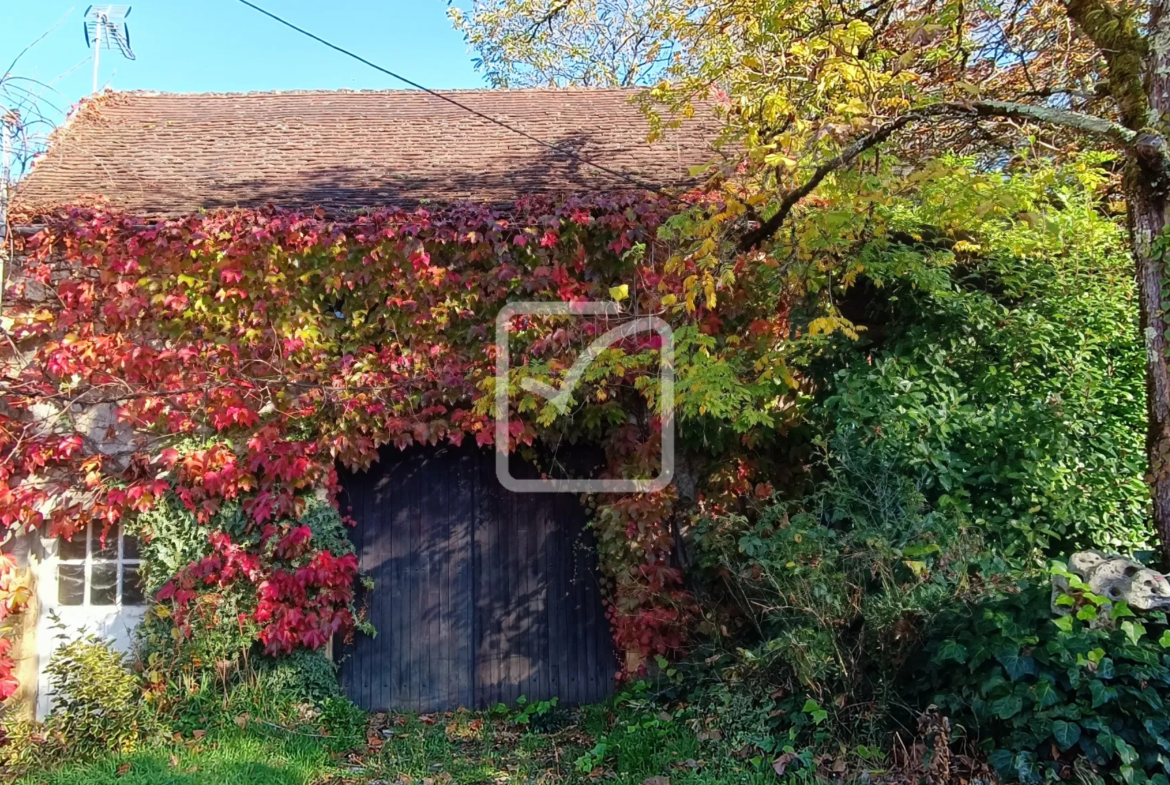 Maison avec granges et terrain à Coulaures 